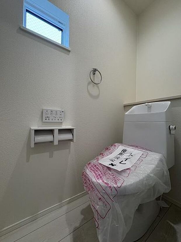 トイレは温水洗浄便座です。