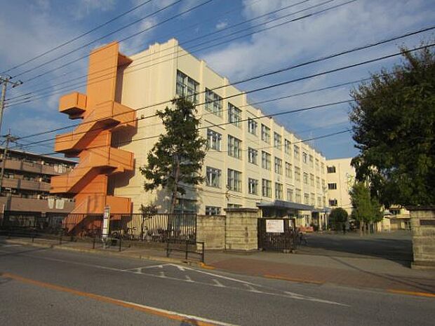 福生市立福生第五小学校まで482m
