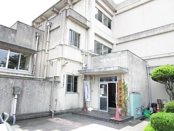 あきる野市立増戸中学校まで1394m