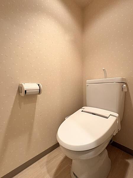 トイレは温水洗浄便座です。
