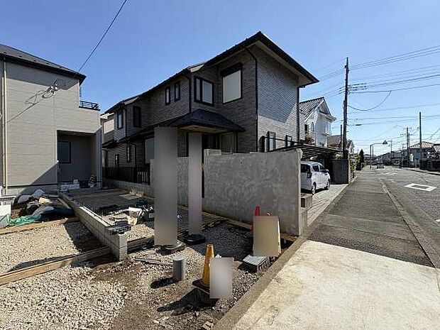 小作駅まで徒歩10分のお買い物に便利な立地です。