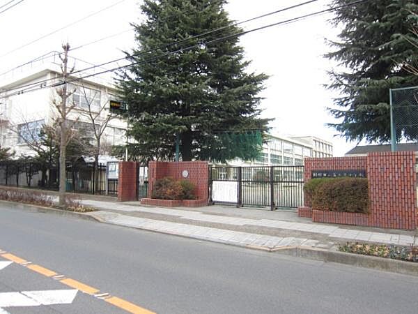 羽村市立富士見小学校まで1474m