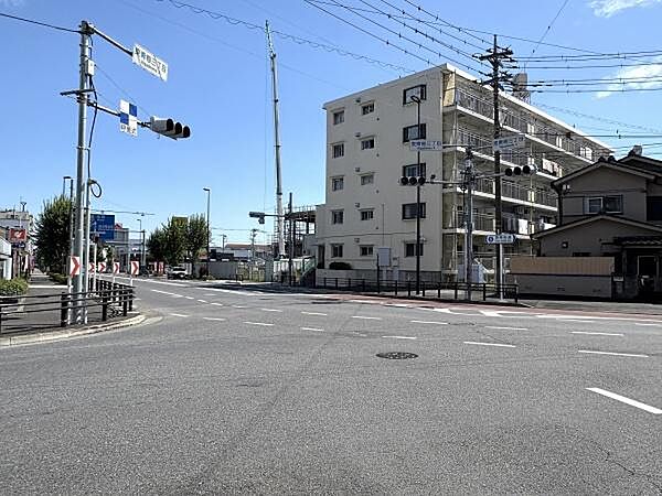河辺駅まで徒歩8分の通勤・通学路は歩道もしっかりと整備されており、駅までの道のりも安心して快適に歩ける、とても嬉しい住環境です。