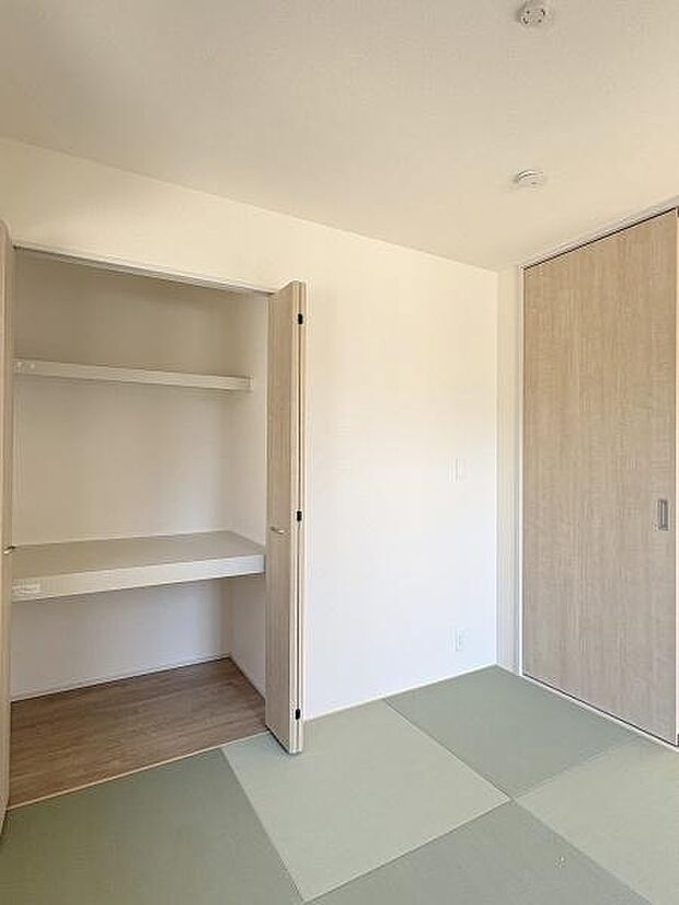 寝具やお座布団が収納できる和室内クローゼット