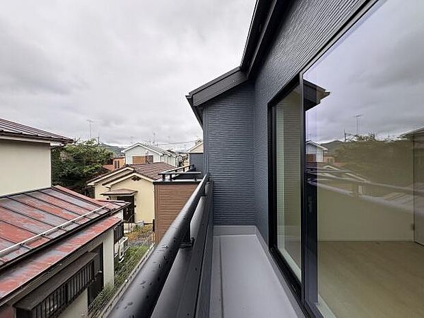 6帖洋室側バルコニー。8.5帖のお部屋にもバルコニーがあります。