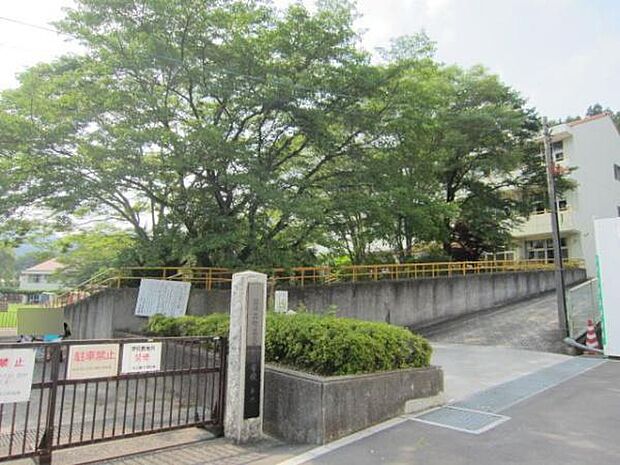 日の出町立大久野小学校まで1014m