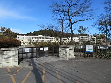 青梅市立第四小学校まで666m
