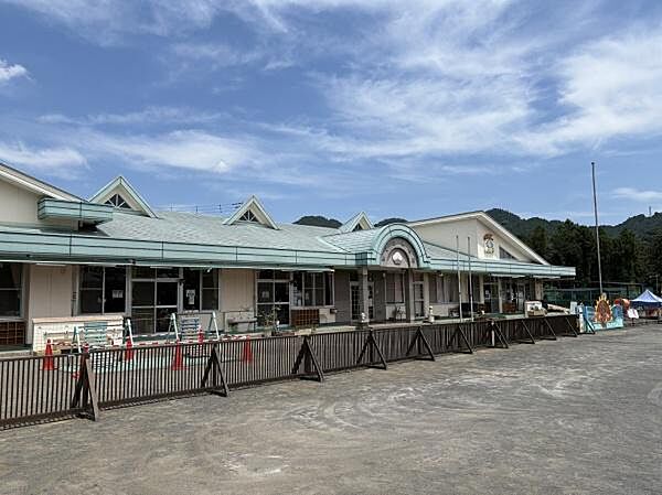 よしの保育園まで663m