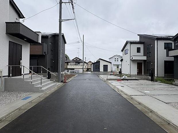 前面道路を含めた現地の様子です。