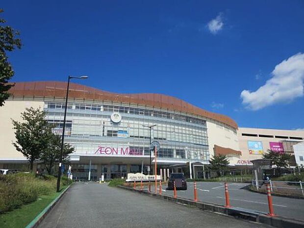 イオンモール日の出まで2215m、食品・生活雑貨・学用品のお買物に、映画館やフードコートもありますので気晴らしのドライブにいいですよ。