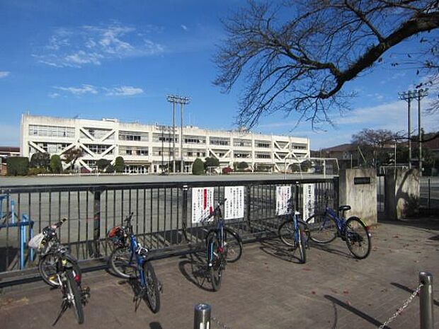 あきる野市立西秋留小学校まで1112m