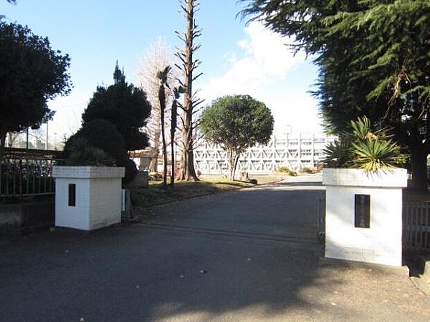 青梅市立第三中学校まで2596m