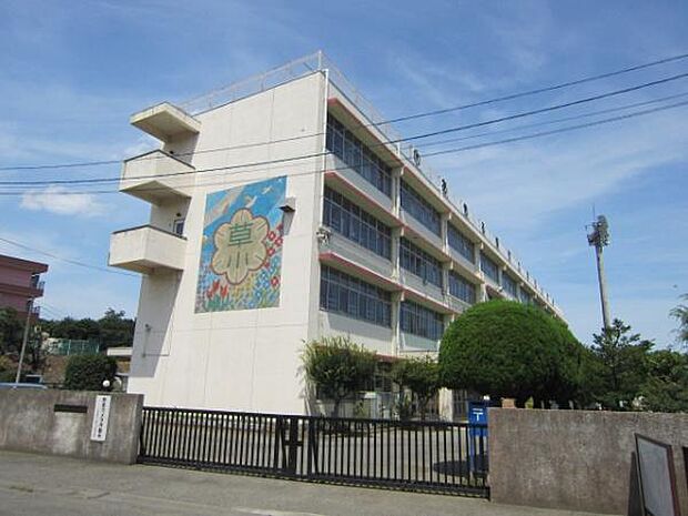 あきる野市立草花小学校まで833m