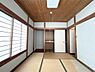和室：畳敷きの和室に窓と収納が備わり、日中の明るさも感じられます。昼寝や読書の場所にしたり、布団をしまって客間にしたりと、家族の人数や暮らし方に合わせて使えます。畳の広さや収納の位置も現地でご覧ください。