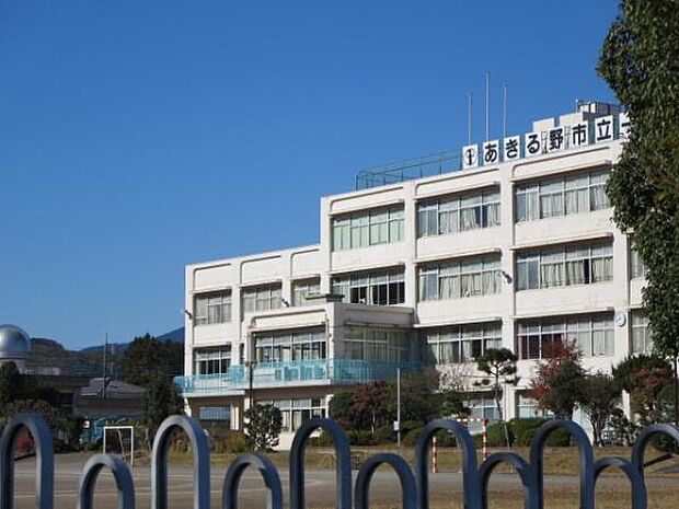 あきる野市立一の谷小学校まで552m