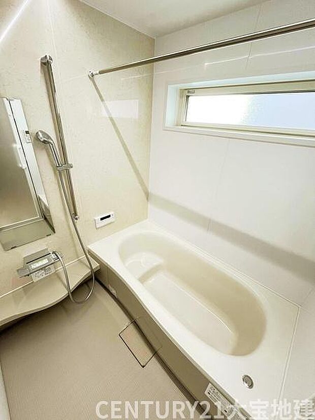 ■ゆったりくつろげる1坪のバスルーム■パナソニック「オフローラ」。耐久性や使い勝手、お手入れのしやすさが特徴です