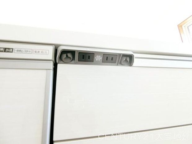 ■キッチン食洗器隣にクッキングコンセント付き■手元のコンセントはブレンダーなどの調理家電を使う際にかなり便利です！