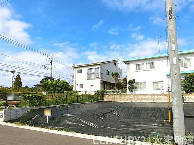 南西側道路で陽当り良好です