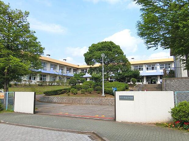 千葉市立泉谷小学校まで1400m