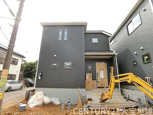 カースペースは車種により並列3台可能です