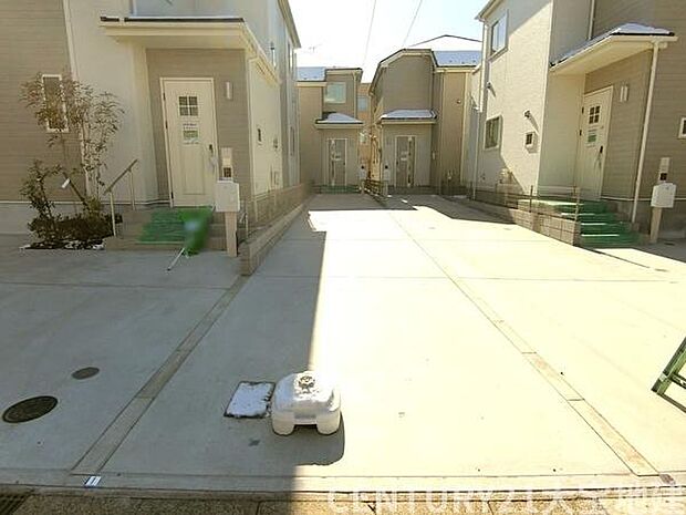 スーパーマーケットまで徒歩10分です