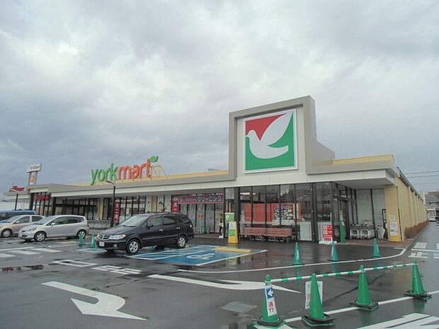 ヨークフーズ都町店まで1065m