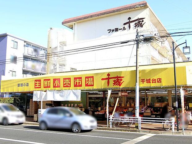 生鮮小売市場千城千城台店まで888m