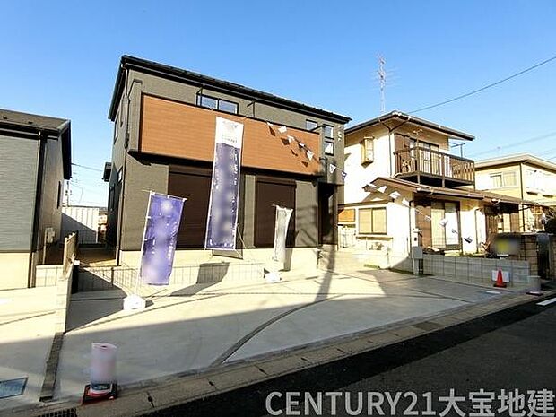 カースペースは車種により並列3台可能です