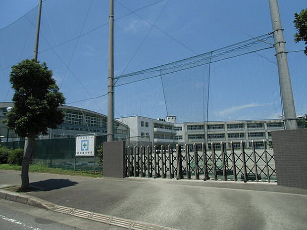 四街道市立四街道中学校まで1300m