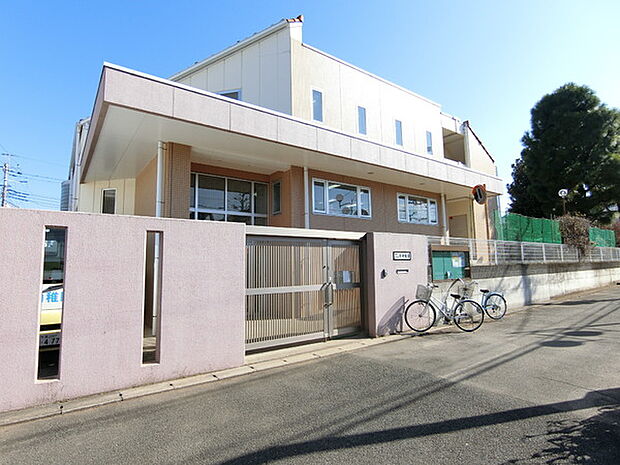 泉幼稚園まで627m