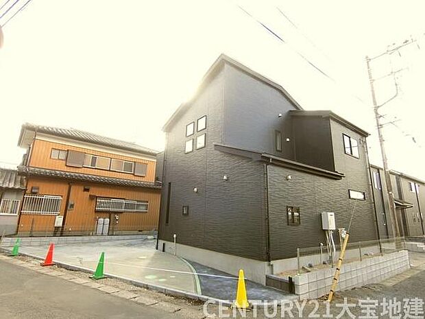 人気の角地で明るく通風良好です