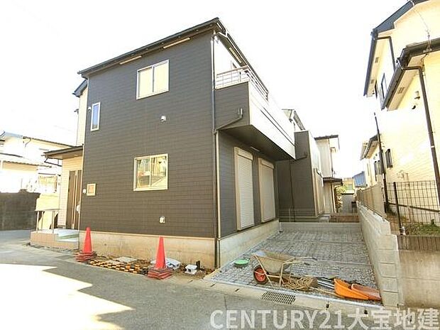 人気の角地で明るく通風良好です