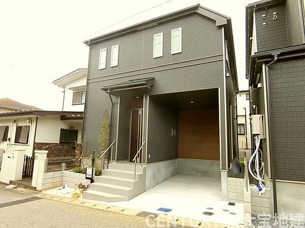 ビルトインガレージ1台分です