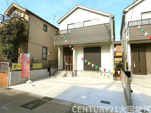 カースペースは車種により並列2台分です