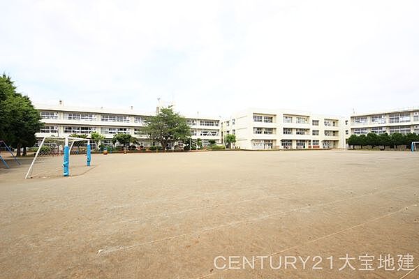 千葉市立土気小学校まで300m