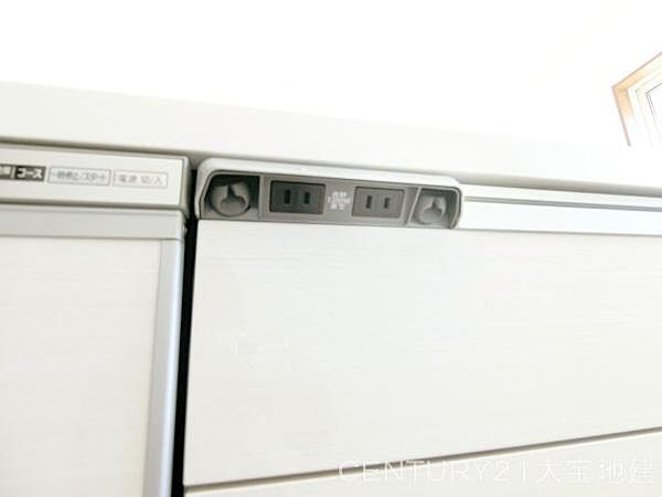 ■キッチン食洗器隣にクッキングコンセント付き■手元のコンセントはブレンダーなどの調理家電を使う際にかなり便利です！