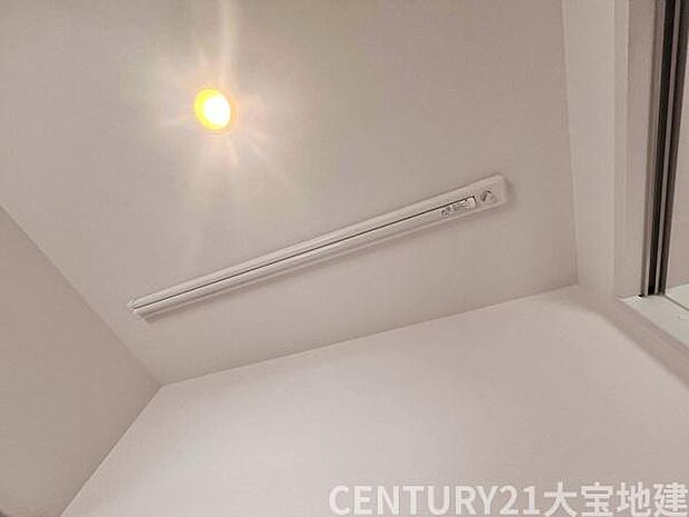 格納式の室内干しハンガーバー