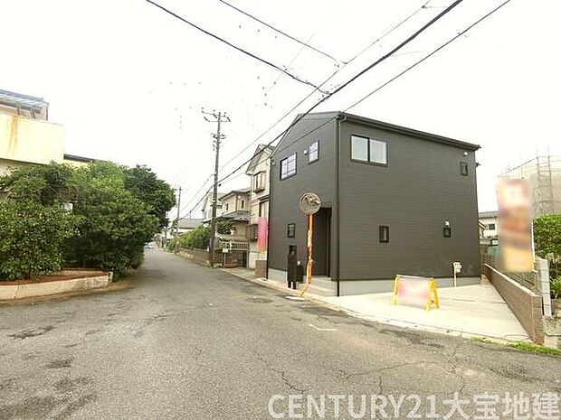 幅員約6.1m道路に接道しています