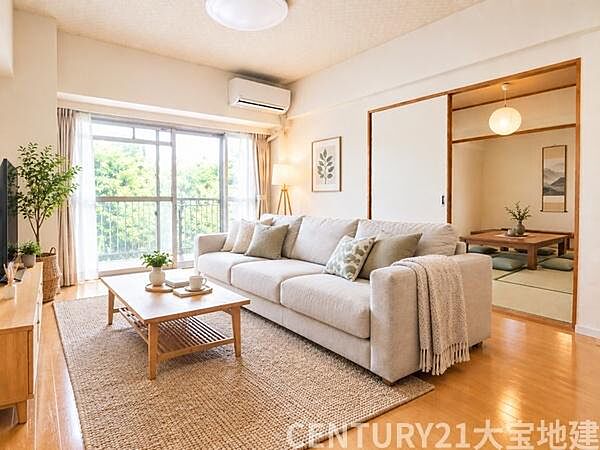 ※家具、家電、備品等はＣＧによるイメージです。家具等は販売代金に含まれません。■9．6帖のリビングダイニング。