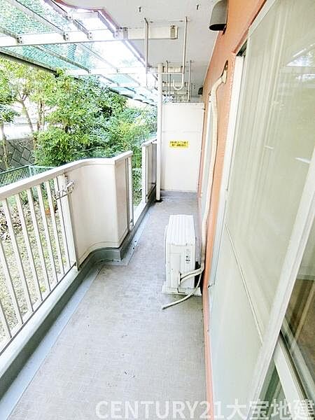 ■南東向きの広々バルコニー■1階につき専用庭もついてます