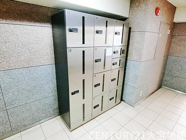 ■不在時の荷物の受け取りにとっても便利な宅配ボックス付き！■宅配便が来るから・・・という心配をしなくても大丈夫です