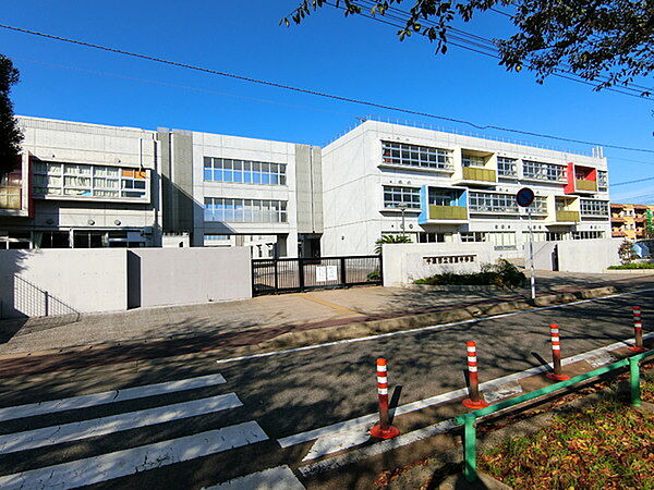 千葉市立花園中学校まで1300m