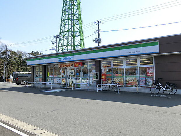 ファミリーマート千葉大宮インター店まで588m