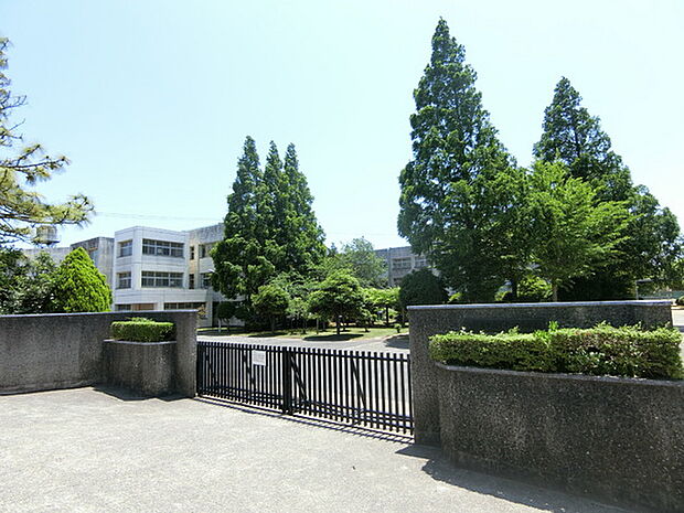 四街道市立千代田中学校まで750m