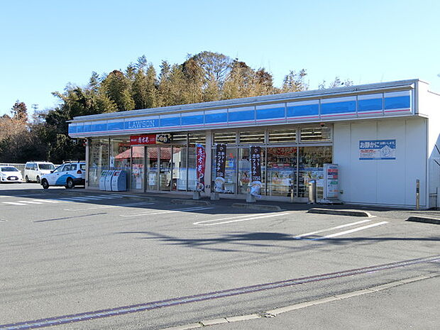 ローソン四街道インター店まで879m