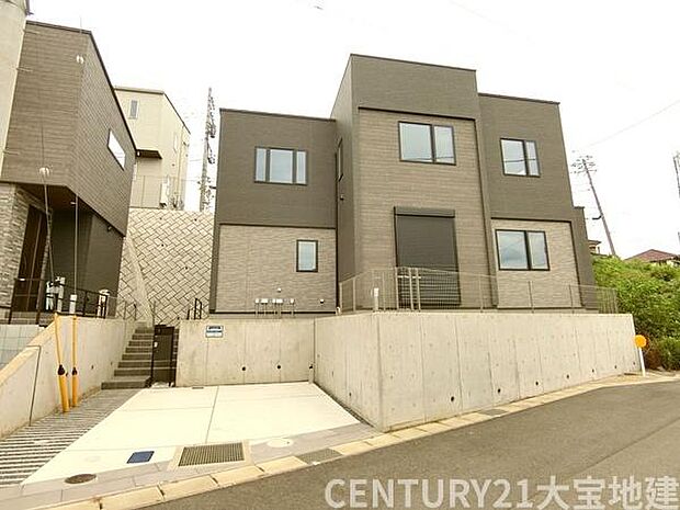 カースペースは車種により並列2台分です
