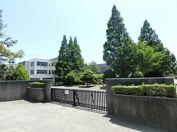 四街道市立千代田中学校まで650m
