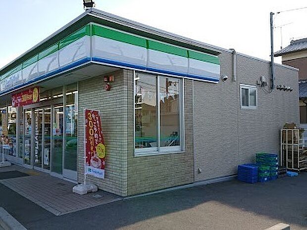 ファミリーマート加古川稲屋店まで925m