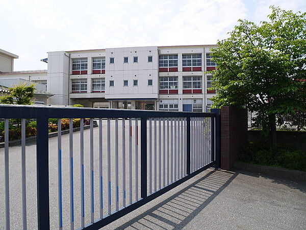 加古川市立野口小学校まで1903m
