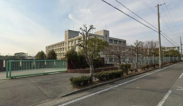 明石市立魚住東中学校まで1178m
